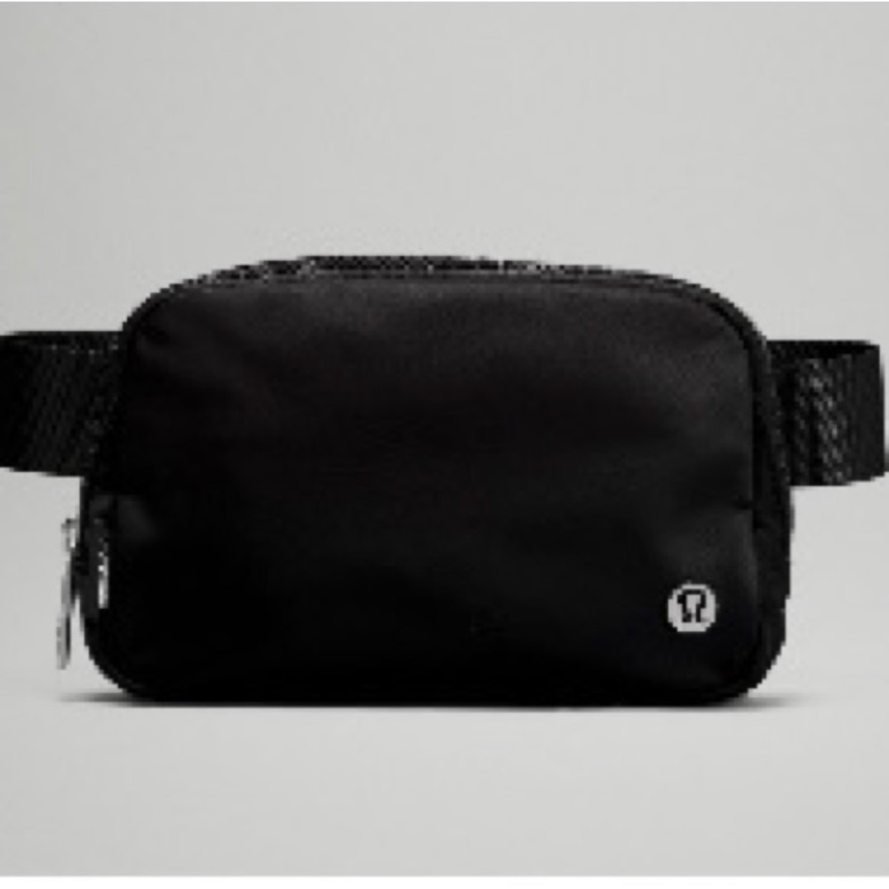 New in Bag Everywhere Belt Bag Black 1L